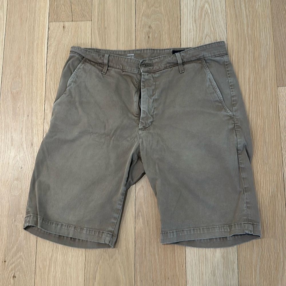 Men’s AG Griffin relaxed short size 34 R very good condition